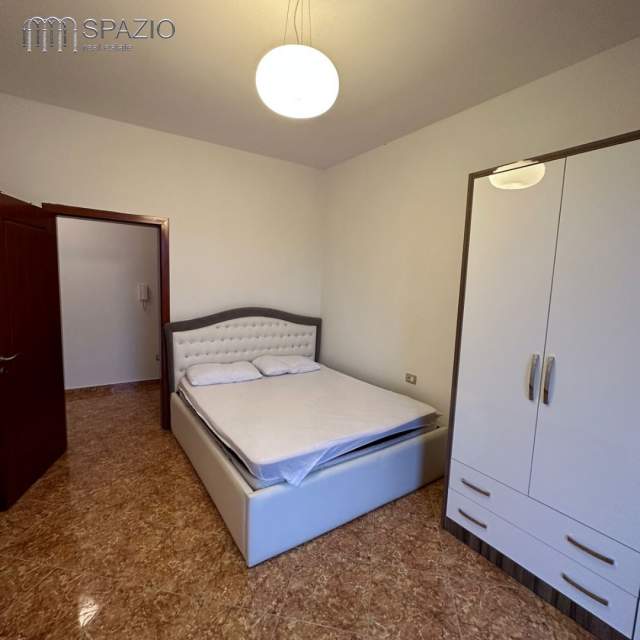 Tirane, jepet me qera apartament 2+1+BLK Kati 4, 100 m² 30.000 Leke (Shkoze)