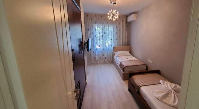 Tirane, jap me qera apartament 2+1 Kati 2, 800 Euro (Rruga e Barrikadave)