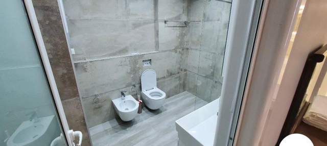 Tirane, jap me qera apartament 2+1 Kati 2, 800 Euro (Rruga e Barrikadave)