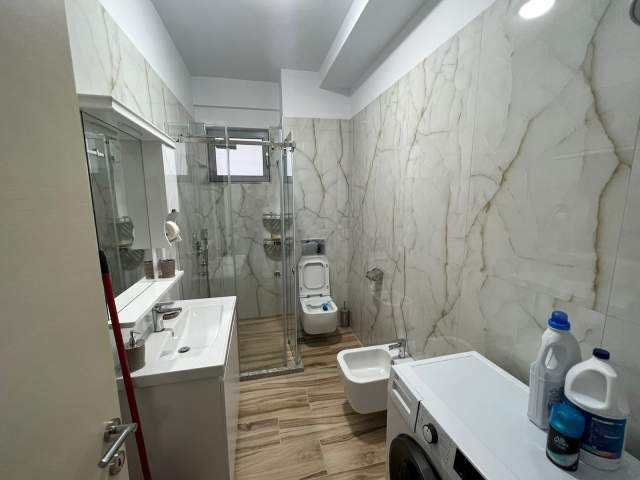 Korce, jepet me qera apartament 2+1+BLK Kati 6, 80 m² 400 Euro (Terminali i Autobuzave)