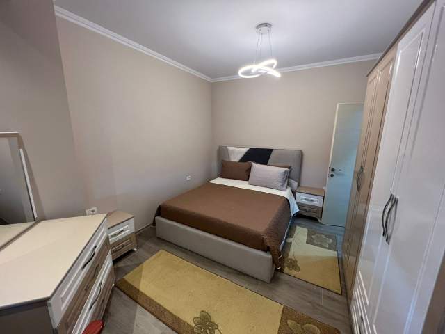 Korce, jepet me qera apartament 2+1+BLK Kati 6, 80 m² 400 Euro (Terminali i Autobuzave)