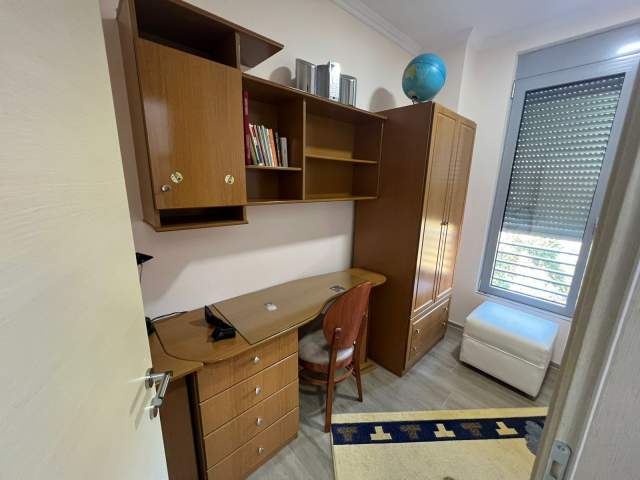 Korce, jepet me qera apartament 2+1+BLK Kati 6, 80 m² 400 Euro (Terminali i Autobuzave)