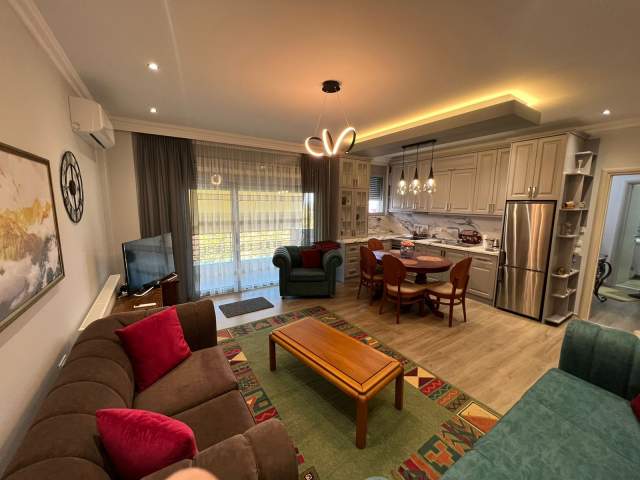 Korce, jepet me qera apartament 2+1+BLK Kati 6, 80 m² 400 Euro (Terminali i Autobuzave)