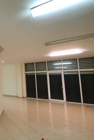 Tirane, jepet me qera ambjent biznesi Kati 0, 92 m² 40.000 Leke (Rr. Kongresi i manastirit, tek oxhaku)