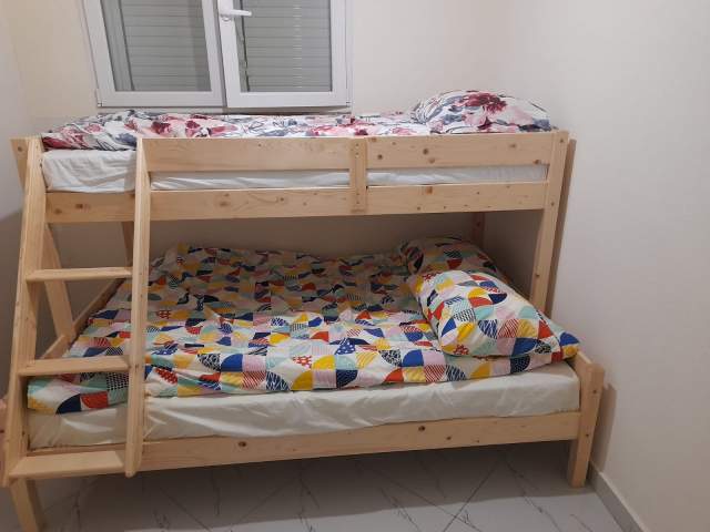 Tirane, jepet me qera apartament 2+1 Kati 1, 90 m² 450 Euro (seit bathorja)