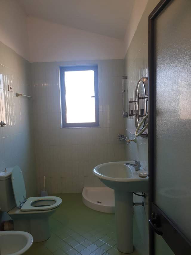 Tirane, jap me qera Vile 2+1 110 m² 1.400 Euro (Selite)