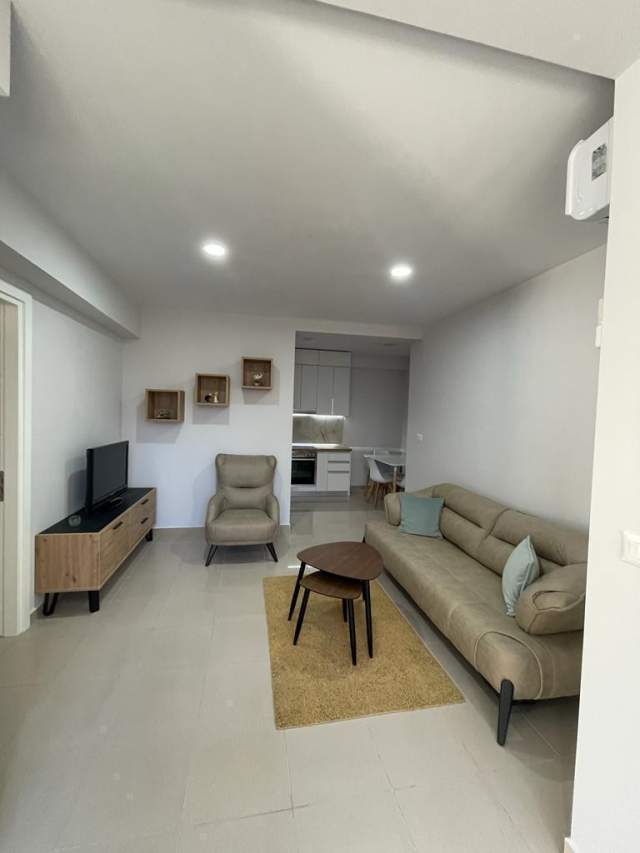 Tirane, jepet me qera apartament 1+1+BLK Kati 1, 60 m² 500 Euro (rruga e kavajes)