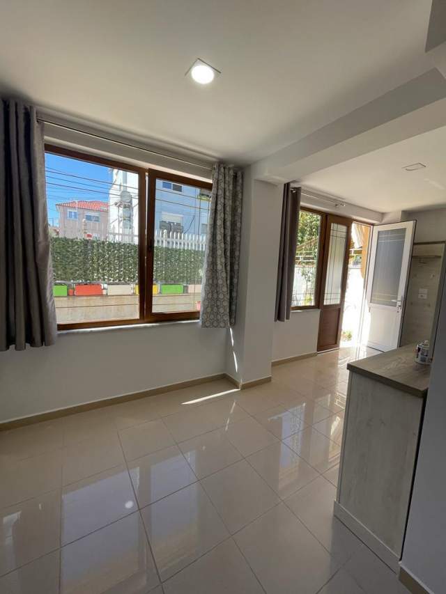 Tirane, jepet me qera apartament 1+1+BLK Kati 1, 60 m² 500 Euro (rruga kavajes)