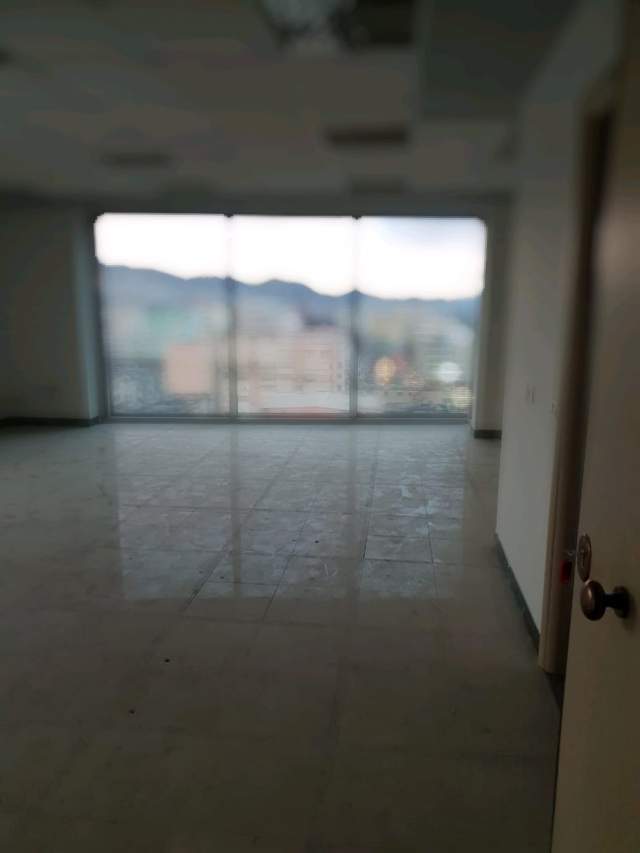 Tirane, jepet me qera zyre Kati 12, 58 m² 694 Euro (Ish Blloku)