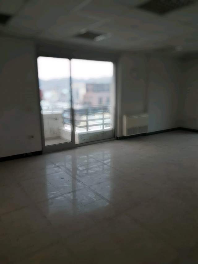 Tirane, jepet me qera zyre Kati 12, 58 m² 694 Euro (Ish Blloku)
