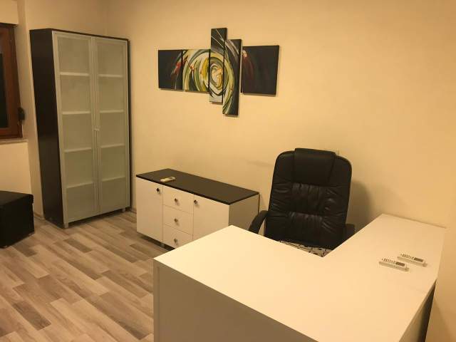 Tirane, jepet me qera zyre Kati 13, 97 m² 600 Euro (9 kateshet)