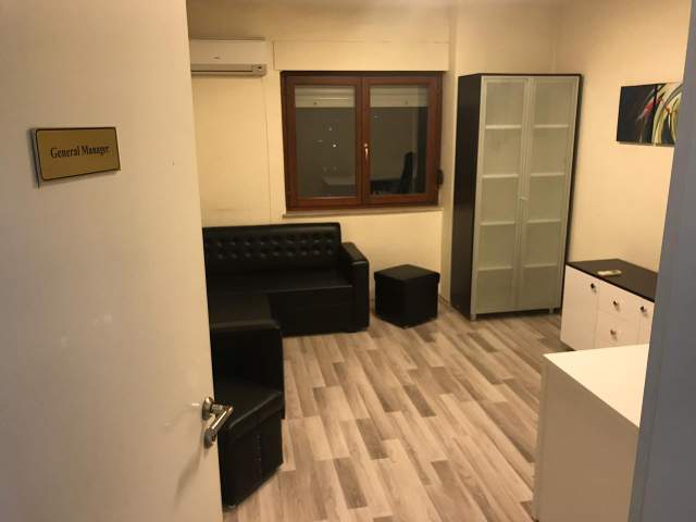 Tirane, jepet me qera zyre Kati 13, 97 m² 600 Euro (9 kateshet)
