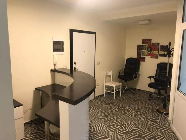 Tirane, jepet me qera zyre Kati 13, 97 m² 600 Euro (9 kateshet)