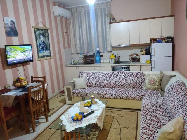 Tirane, shitet apartament 1+1 Kati 1, 42 m² 40.000 Euro Ne fund te rruges se bugut