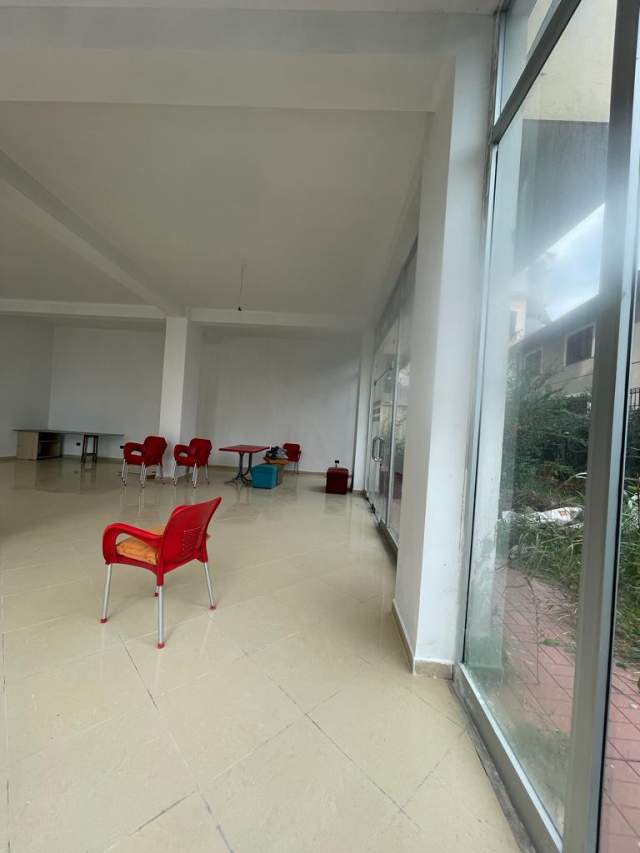 Tirane, jepet me qera ambjent biznesi Kati 0, 106 m² 60.000 Leke (don bosko)