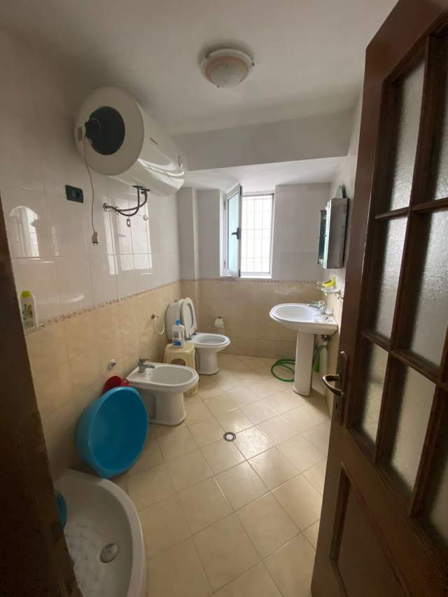 Qera 2+1, Mobiluar ose Bosh ,Kati 3, 80 m² 500 Euro (Rruga Asim Vokshi)