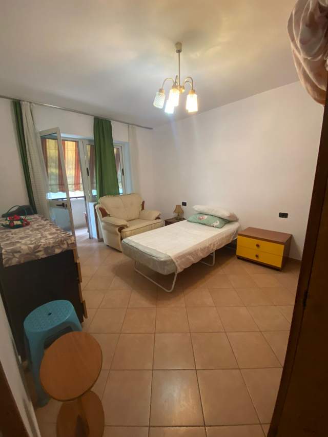 Qera 2+1, Mobiluar ose Bosh ,Kati 3, 80 m² 500 Euro (Rruga Asim Vokshi)