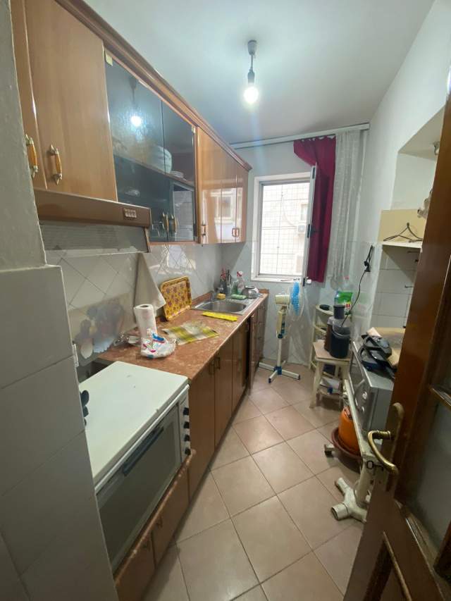 Qera 2+1, Mobiluar ose Bosh ,Kati 3, 80 m² 500 Euro (Rruga Asim Vokshi)