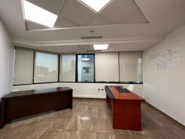Tirane, jap me qera zyre Kati 7, 112 m² 1.900 Euro (BULEVARDI ISMAIL QEMALI)
