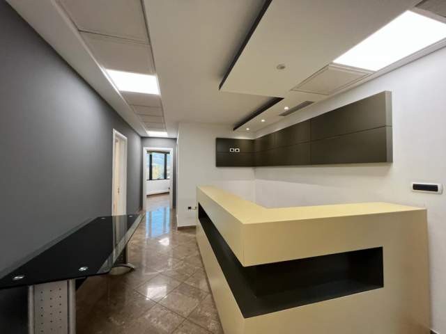 Tirane, jap me qera zyre Kati 7, 112 m² 1.900 Euro (BULEVARDI ISMAIL QEMALI)