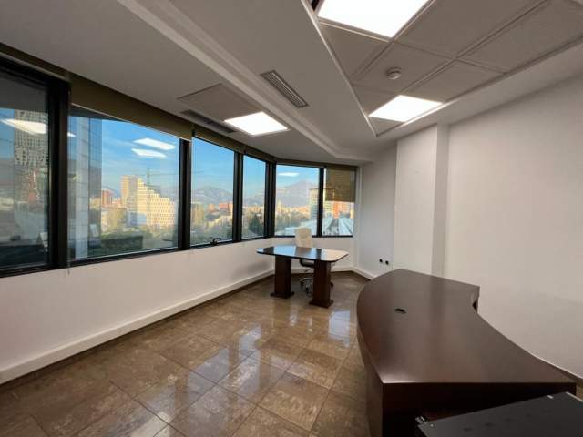 Tirane, jap me qera zyre Kati 7, 112 m² 1.900 Euro (BULEVARDI ISMAIL QEMALI)