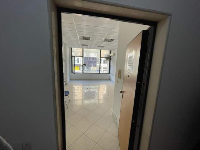 Tirane, shitet dyqan Kati 1, 31 m² 45.000 Euro (don bosko)