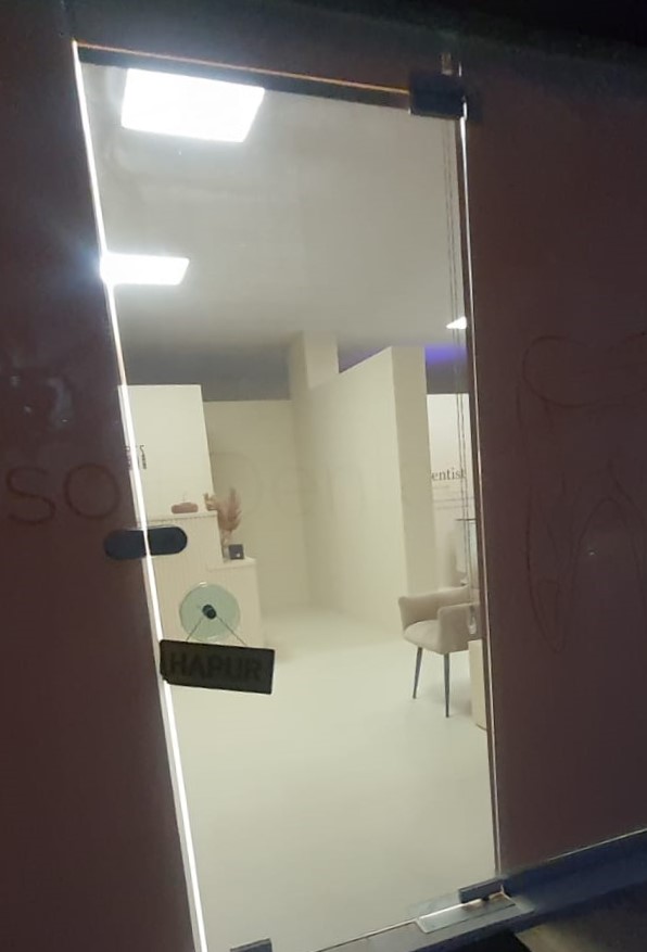 Tirane, shitet dyqan Kati 0, 85 m² 2.000 Euro/m2 (hysni gerbolli)
