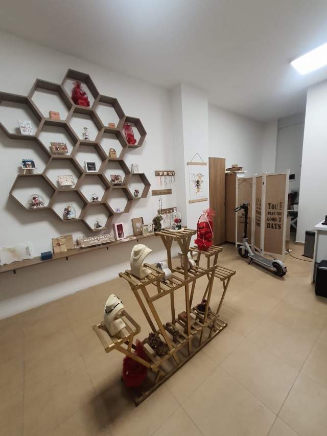 Tirane, shitet dyqan Kati 0, 56 m² 2.000 Euro/m2 (hysni gerbolli)