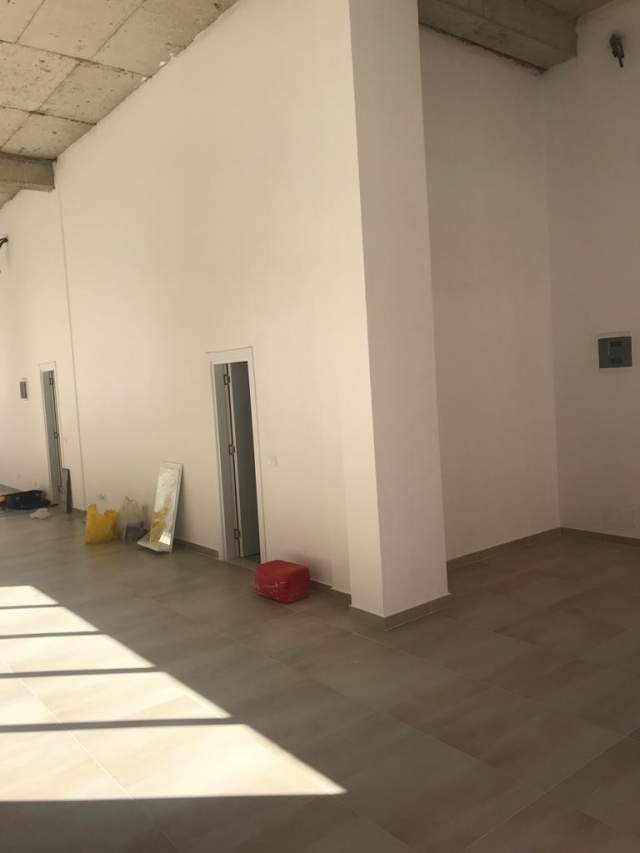 Tirane, jepet me qera dyqan Kati 0, 120 m² 800 Euro (dibres)