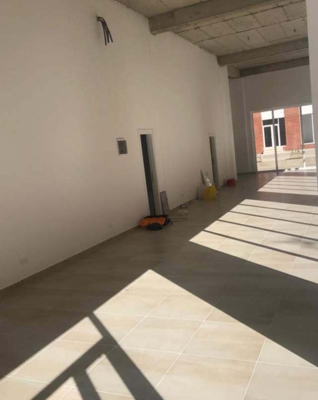 Tirane, jepet me qera dyqan Kati 0, 120 m² 800 Euro (dibres)