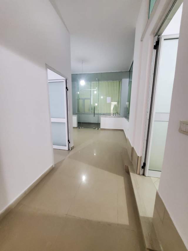 Tirane, shitet ambjent biznesi Kati 1, 140 m² 125.000 Euro (3 deshmoret)