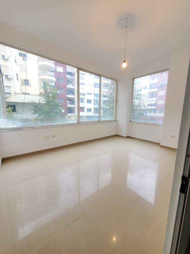 Tirane, shitet ambjent biznesi Kati 1, 140 m² 125.000 Euro (3 deshmoret)
