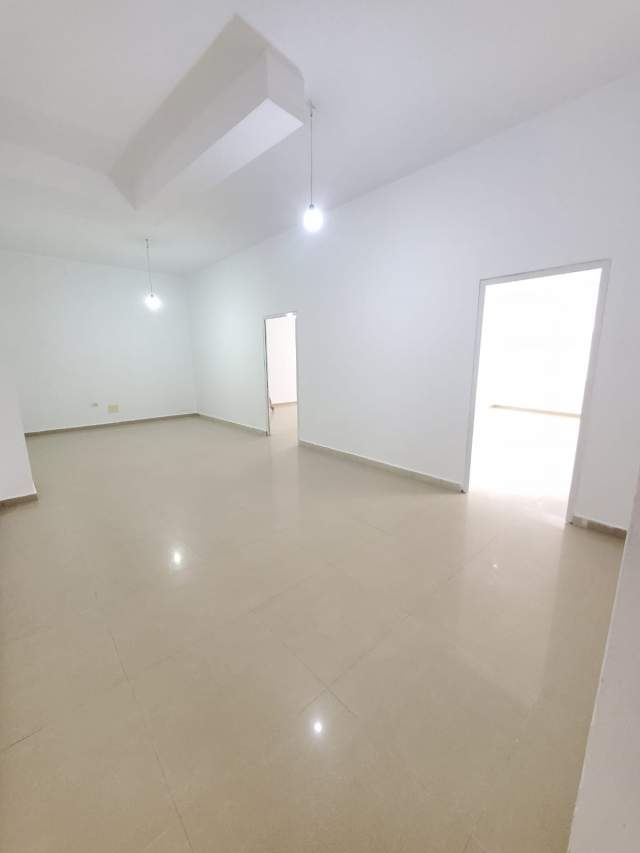 Tirane, shitet ambjent biznesi Kati 1, 140 m² 125.000 Euro (3 deshmoret)
