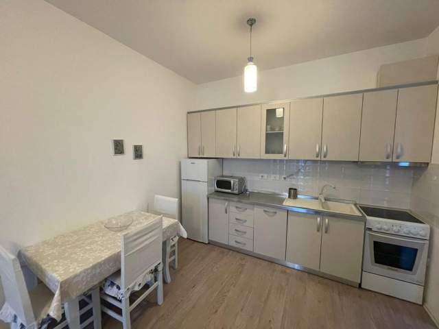 Tirane, jepet me qera apartament 2+1 Kati 4, 90 m² 650 Euro (Komuna e Parisit, KIKA 2)
