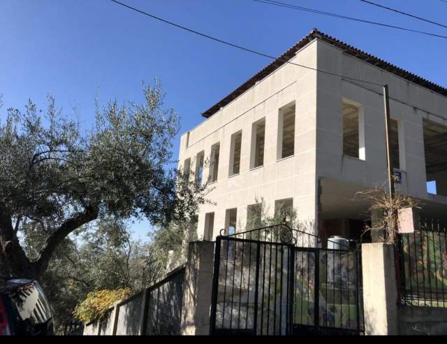 Tirane, shitet Vile 640 m² 230.000 Euro (SURREL)