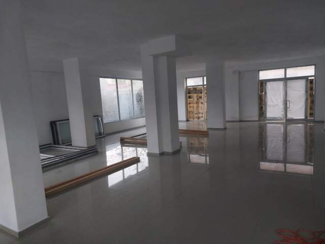 Tirane, shitet / jepet me qera ambient komercial ,361 m² 500.000 Euro (Shkolla Mihal Grameno, Tregu Elektrik)