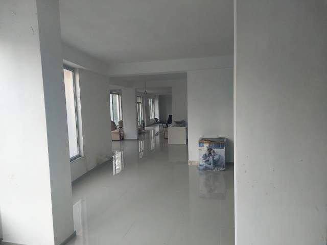 Tirane, shitet / jepet me qera ambient komercial ,361 m² 500.000 Euro (Shkolla Mihal Grameno, Tregu Elektrik)