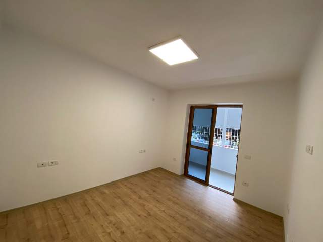 Tirane, jepet me qera apartament 2+1+A Kati 1, 75 m² 450 Euro (Mbrapa Ish Ekspozites)
