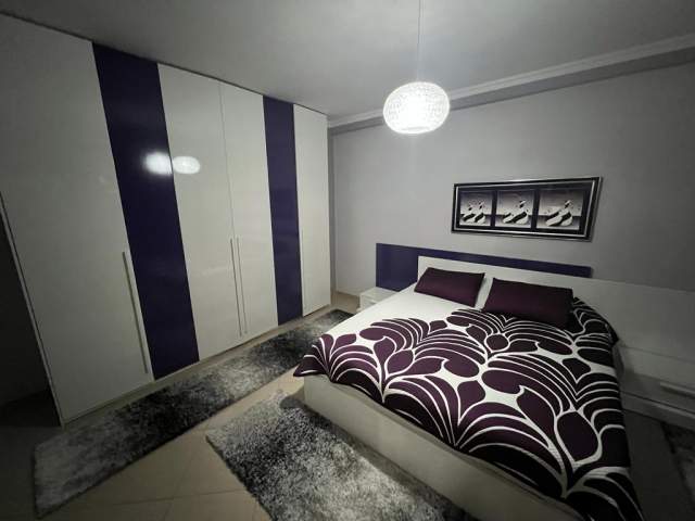 Korce, jepet me qera apartament 1+1 Kati 6, 82 m² 250 Euro (Pranë Shën Marias)