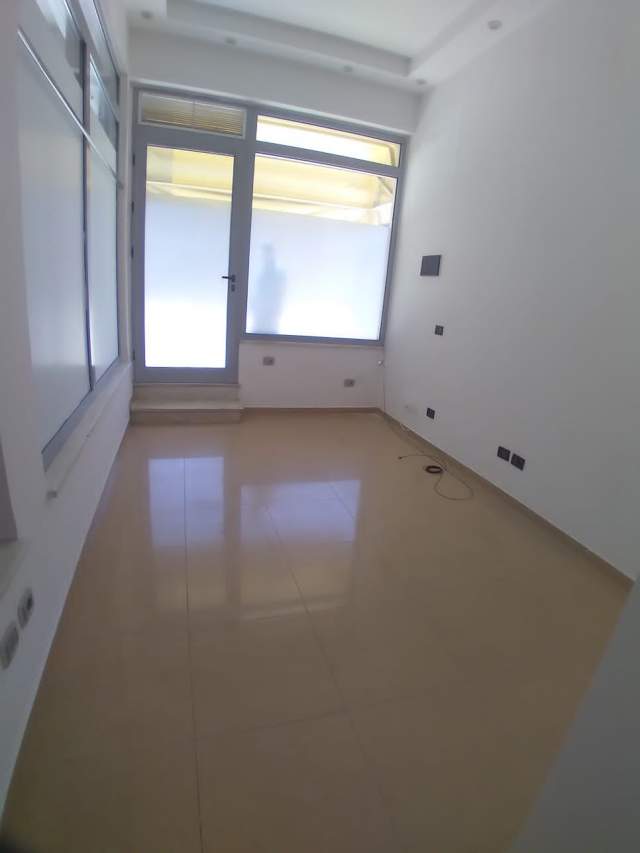 Tirane, shitet dyqan Kati 3, 17 m² 26.700 Euro (hoxha tahsin)
