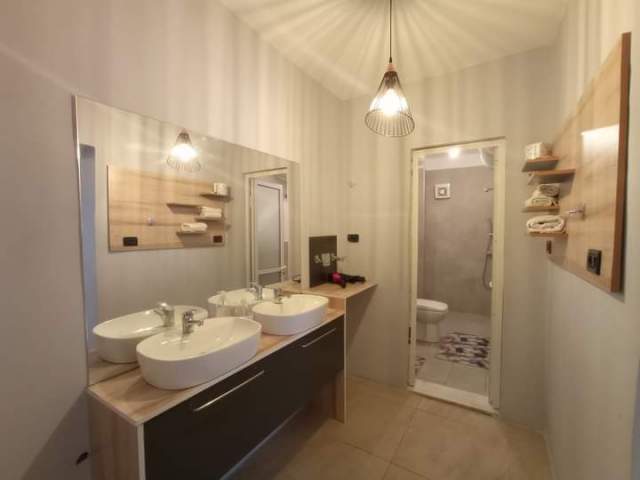 Tirane,  apartament 1+1+BLK Kati 2, 79 m² 60.000 Leke (Qender ,tek kafe Flora)