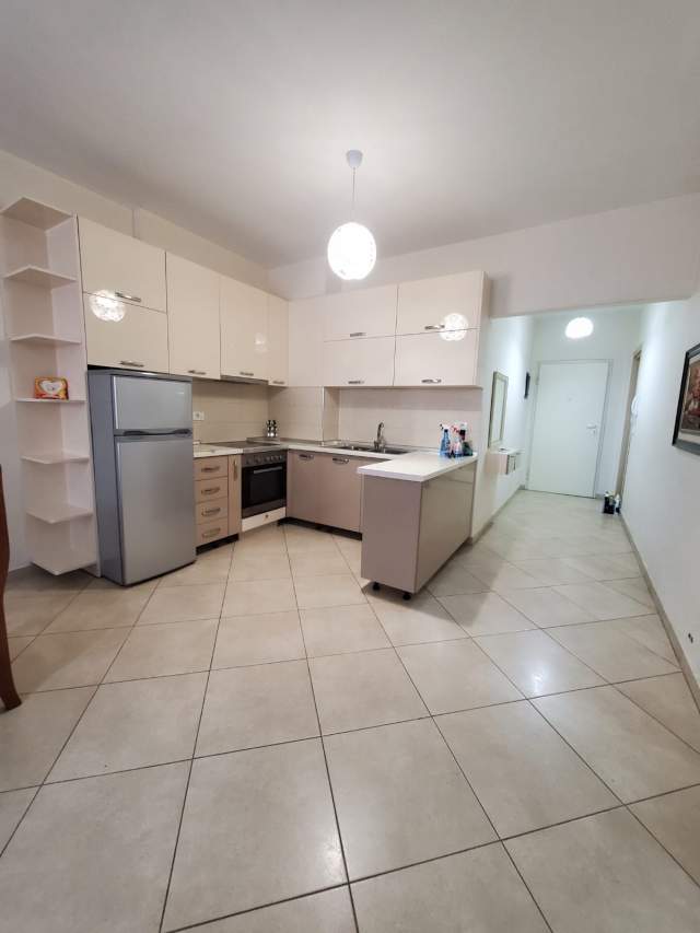 Tirane, jepet me qera apartament 3+1+BLK Kati 2, 120 m² 450 Euro (Ish restorant Durresi)
