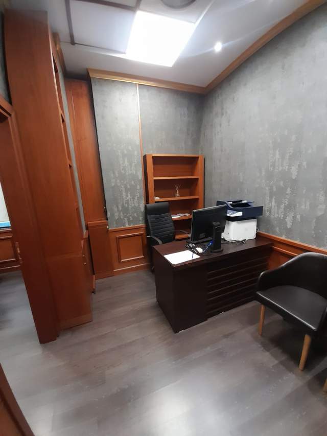 Tirane, jap me qera ambjent biznesi Kati 3, 40 m² 800 Euro (Kullat binjake)
