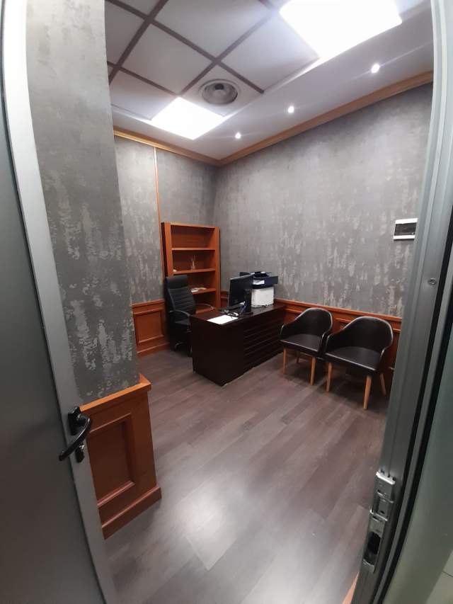 Tirane, jap me qera ambjent biznesi Kati 3, 40 m² 800 Euro (Kullat binjake)