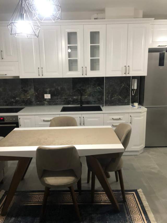 Tirane, jepet me qera apartament 2+1 450 Euro (Adresa, Brenda Unazes se Re, rruga Leonard Frroku,)