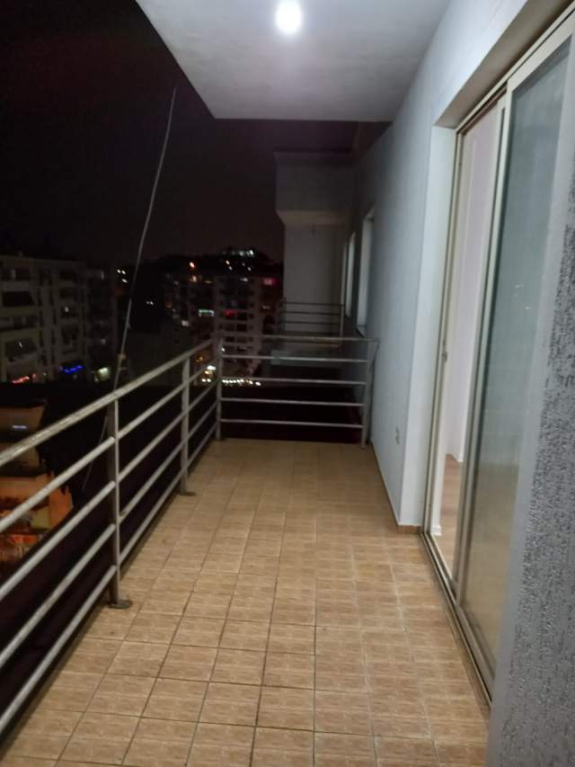 Tirane, shitet apartament Kati 8, 74 m² 66.000 Euro (Yzberisht)