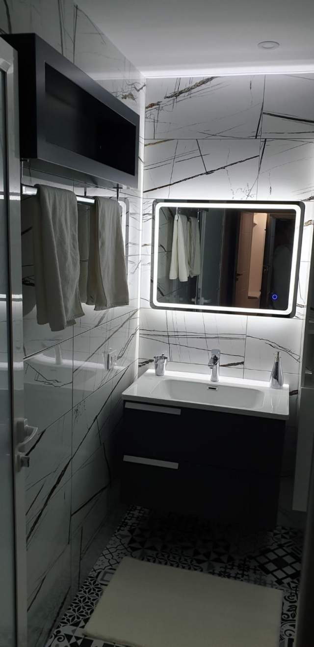 Tirane, jepet me qera apartament 1+1 Kati 1, 75 m² 350 Euro (Rruga Besa)