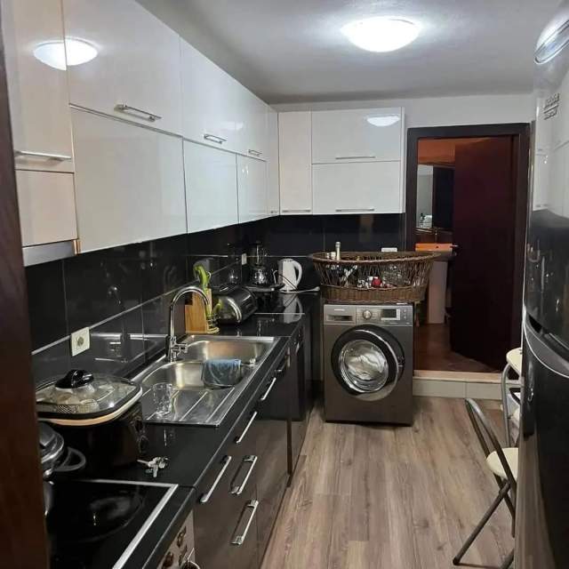 Tirane, jepet me qera apartament 2+1 Kati 1, 115 m² 750 Euro (Ura  e tabakeve)