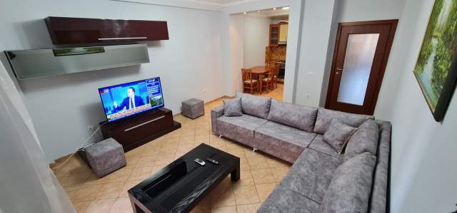 Tirane, jepet me qera apartament 2+1 Kati 6, 115 m² 550 Euro (Komuna Parisit)
