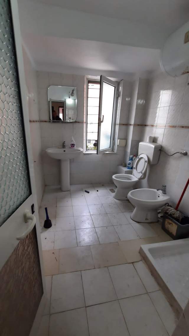 Tirane, shes apartament 3+1+BLK Kati 4, 95 m² 130.000 Euro (pazari i ri)